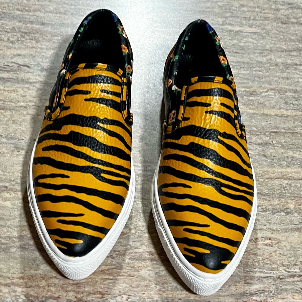 NWOB Coach Tiger print C103 pointy Toe mustard color and floral leather sneakers